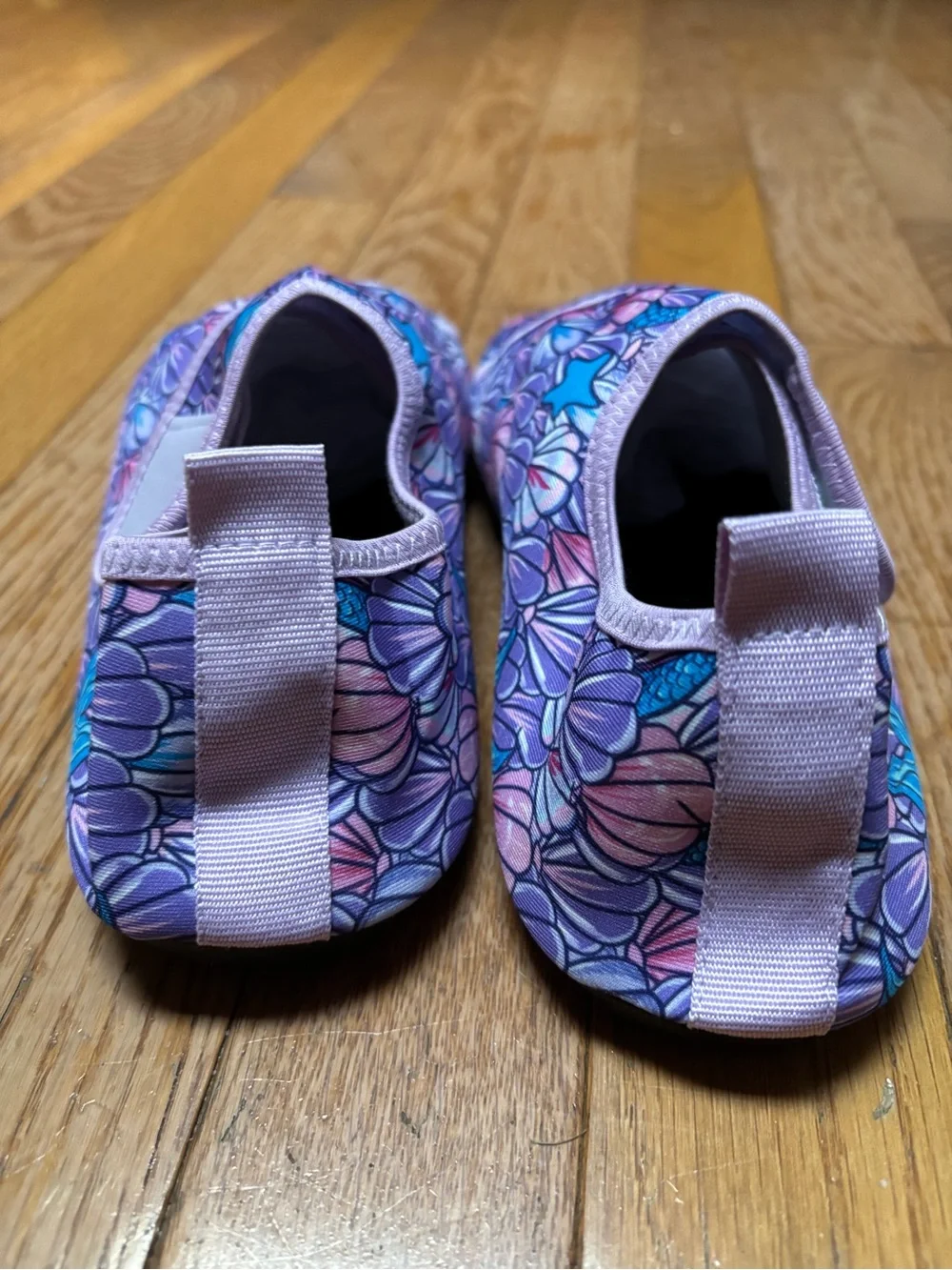 NEW Kids 4.5-5 Water Shoes Purple Pink Blue Shell Print Aqua Socks